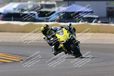 media/Oct-09-2022-SoCal Trackdays (Sun) [[95640aeeb6]]/Turn 2 (1110am)/